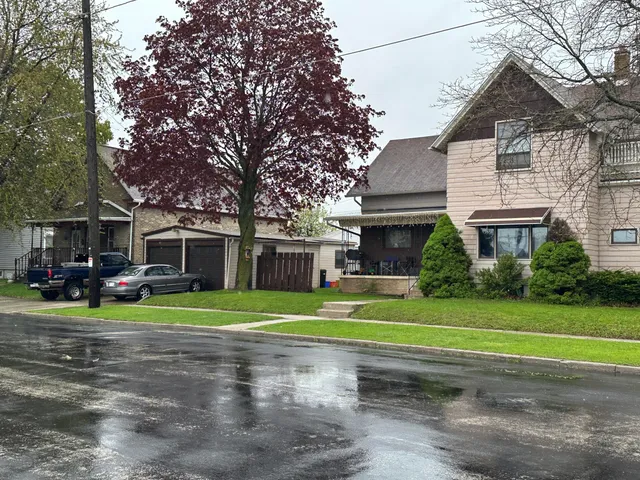 $219,000 | 2201 Washington Street, Manitowoc, WI 54220