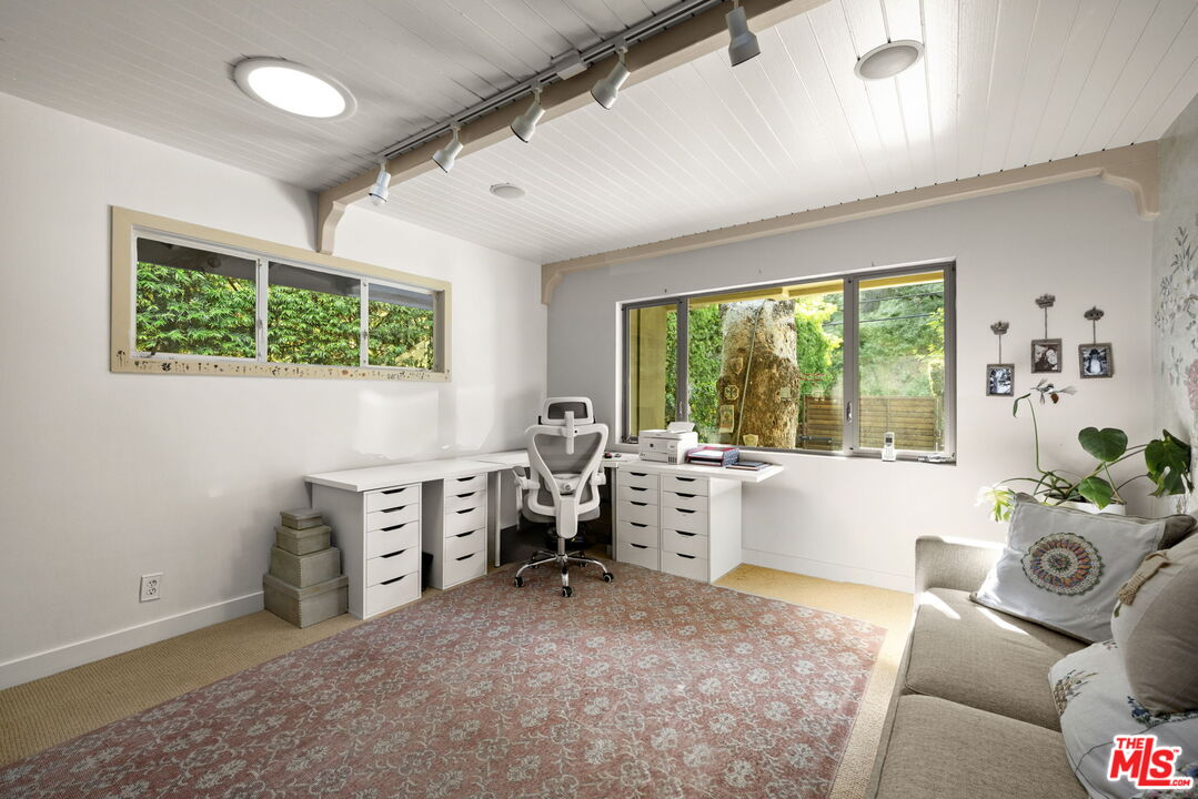 2618 Mandeville Canyon Road Los Angeles, CA 90049 - Photo 25 of 45 a room with furniture and window