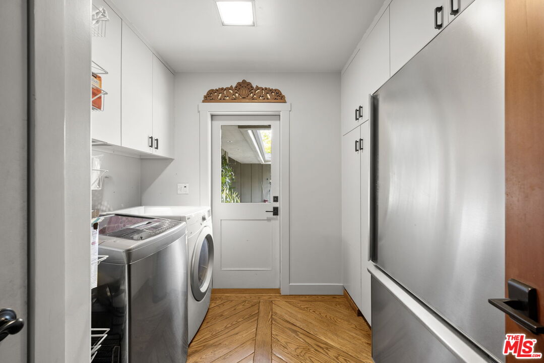 2618 Mandeville Canyon Road Los Angeles, CA 90049 - Photo 28 of 45 a kitchen with a refrigerator and a stove