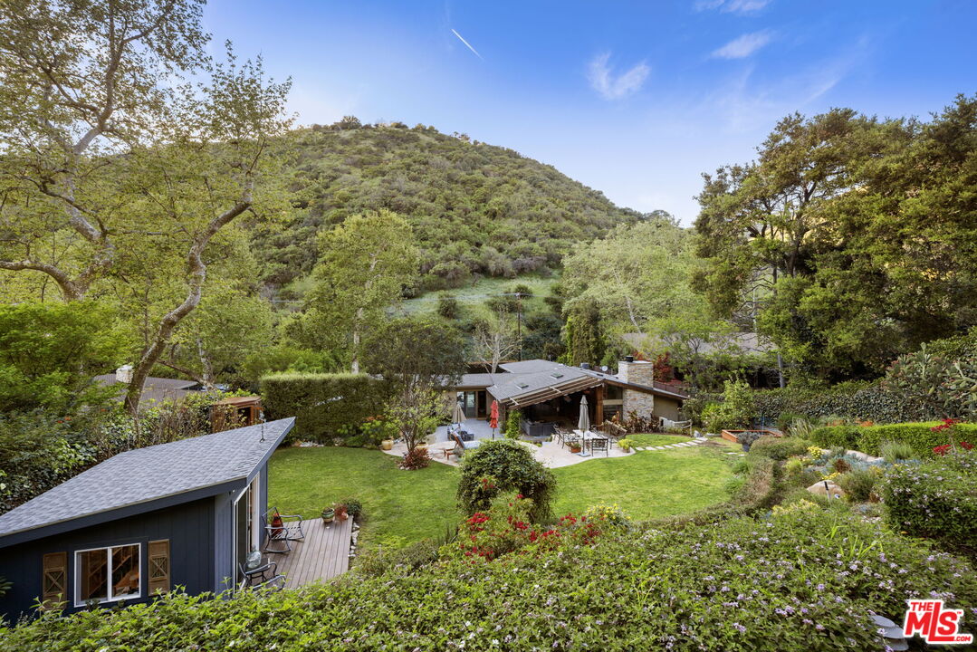 2618 Mandeville Canyon Road Los Angeles, CA 90049 - Photo 37 of 45 a view of a garden with an outdoor seating