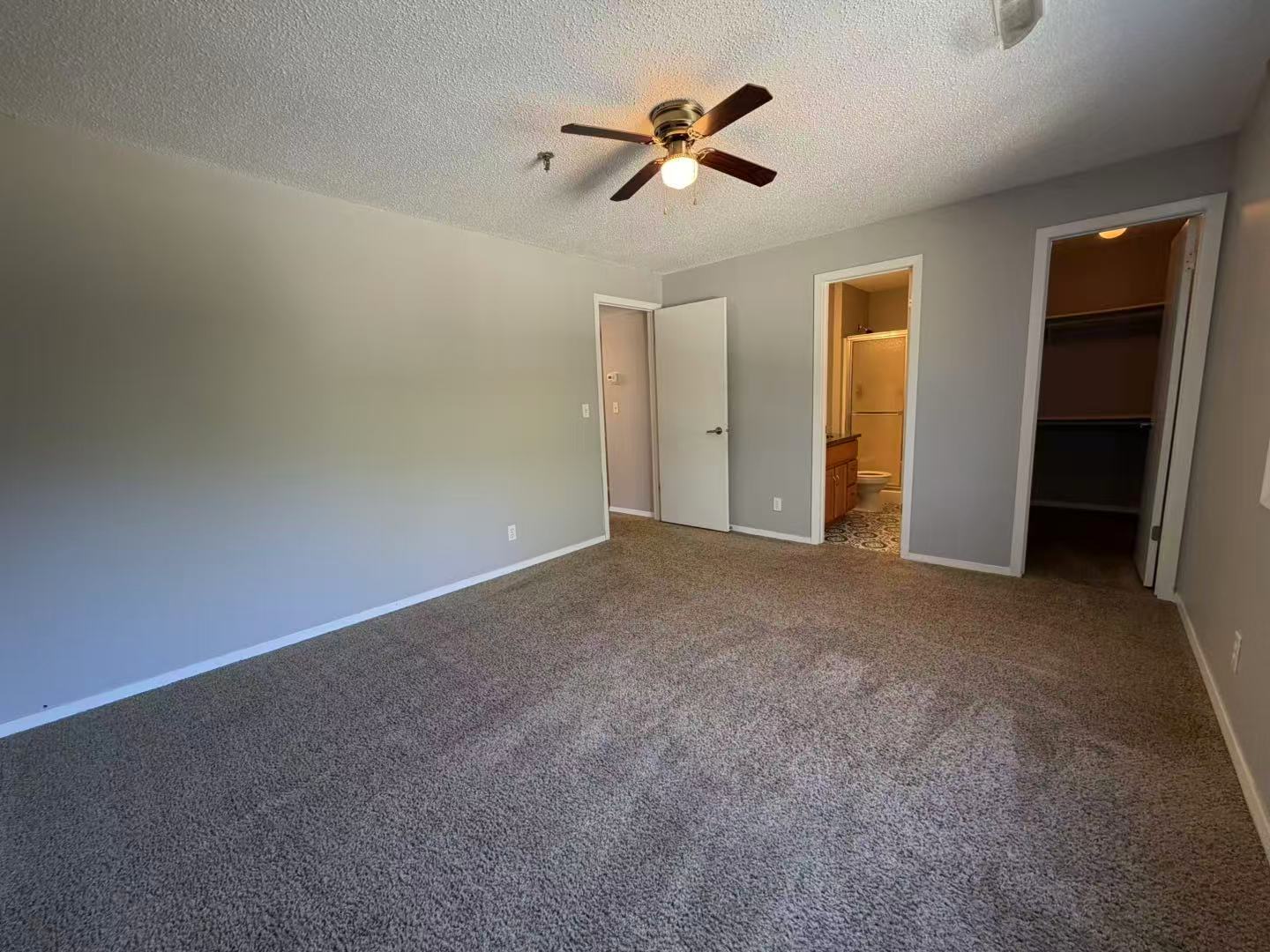 1360 Brook Street, Unit F St. Charles, IL 60174 - Photo 14 of 18 a view of a livingroom with a ceiling fan