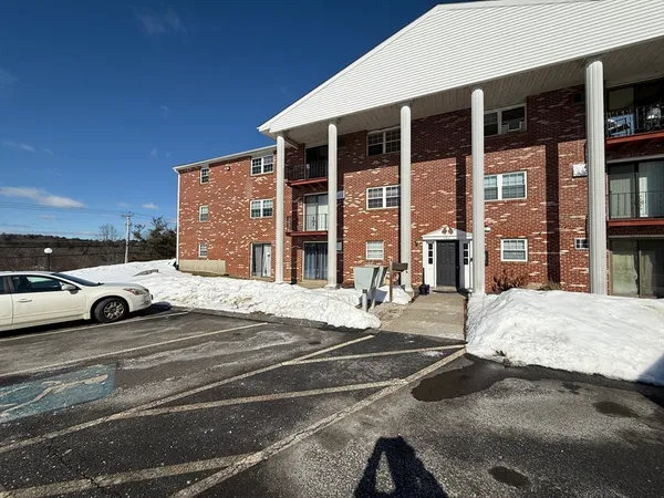 $1,700 | 151 Providence Road, Unit H, Grafton, MA 01519