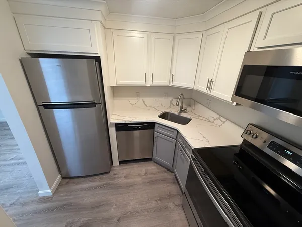 $1,700 | 151 Providence Road, Unit H, Grafton, MA 01519