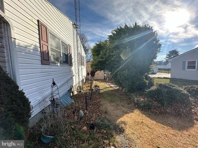 a view of a yard with cars