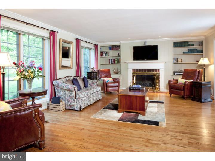 534 Gulph Road Wayne, PA 19087 - Photo 4 of 16 Living Room