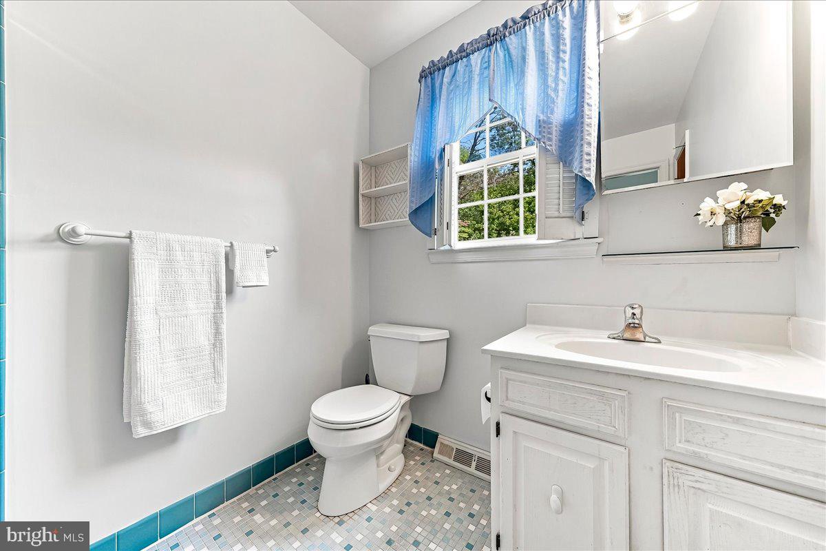 98 Cambridge Road Elkton, MD 21921 - Photo 21 of 48 Primary Bath