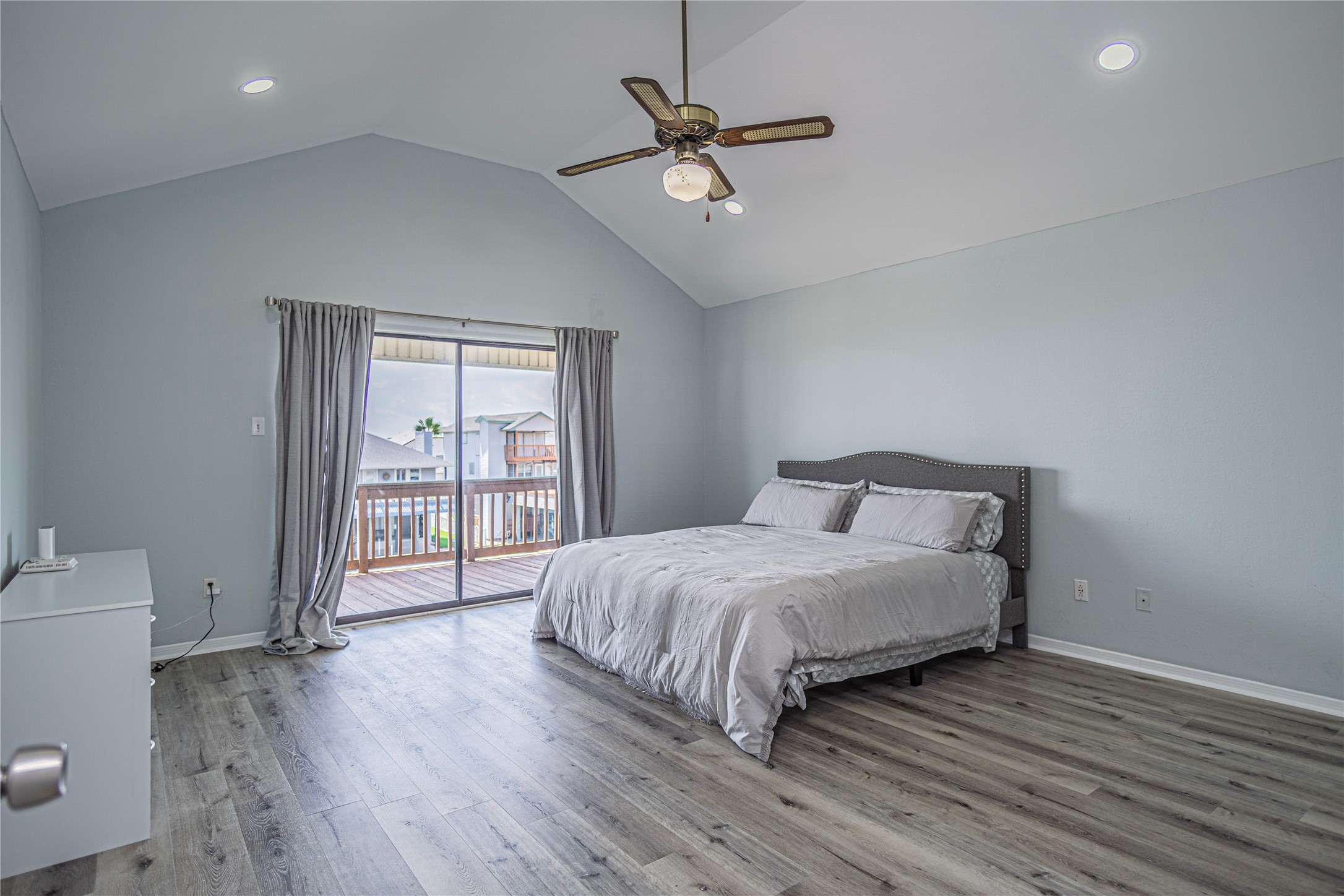 301 Commander Drive Tiki Island, TX 77554 - Photo 23 of 35 a spacious bedroom with a bed and a window