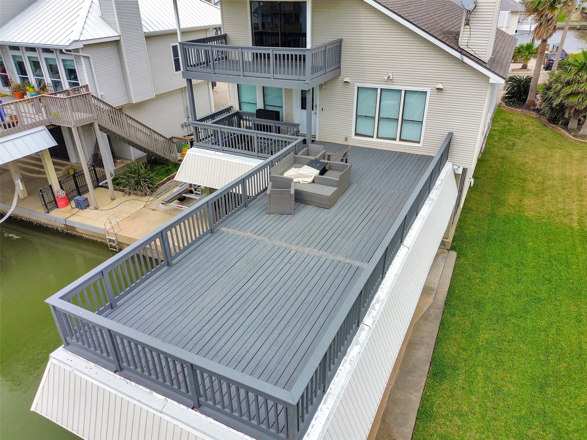 301 Commander Drive Tiki Island, TX 77554 - Photo 31 of 35 a balcony with table and chairs