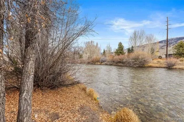 a view of a bench in a backyard