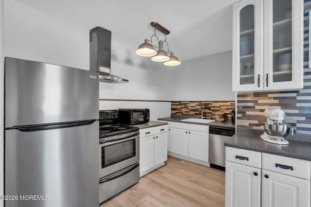 $2,700 | 242 Pennsylvania Avenue, Pine Beach, NJ 08741