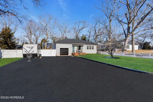 $2,700 | 242 Pennsylvania Avenue, Pine Beach, NJ 08741