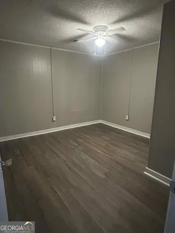 en empty room with wooden floor