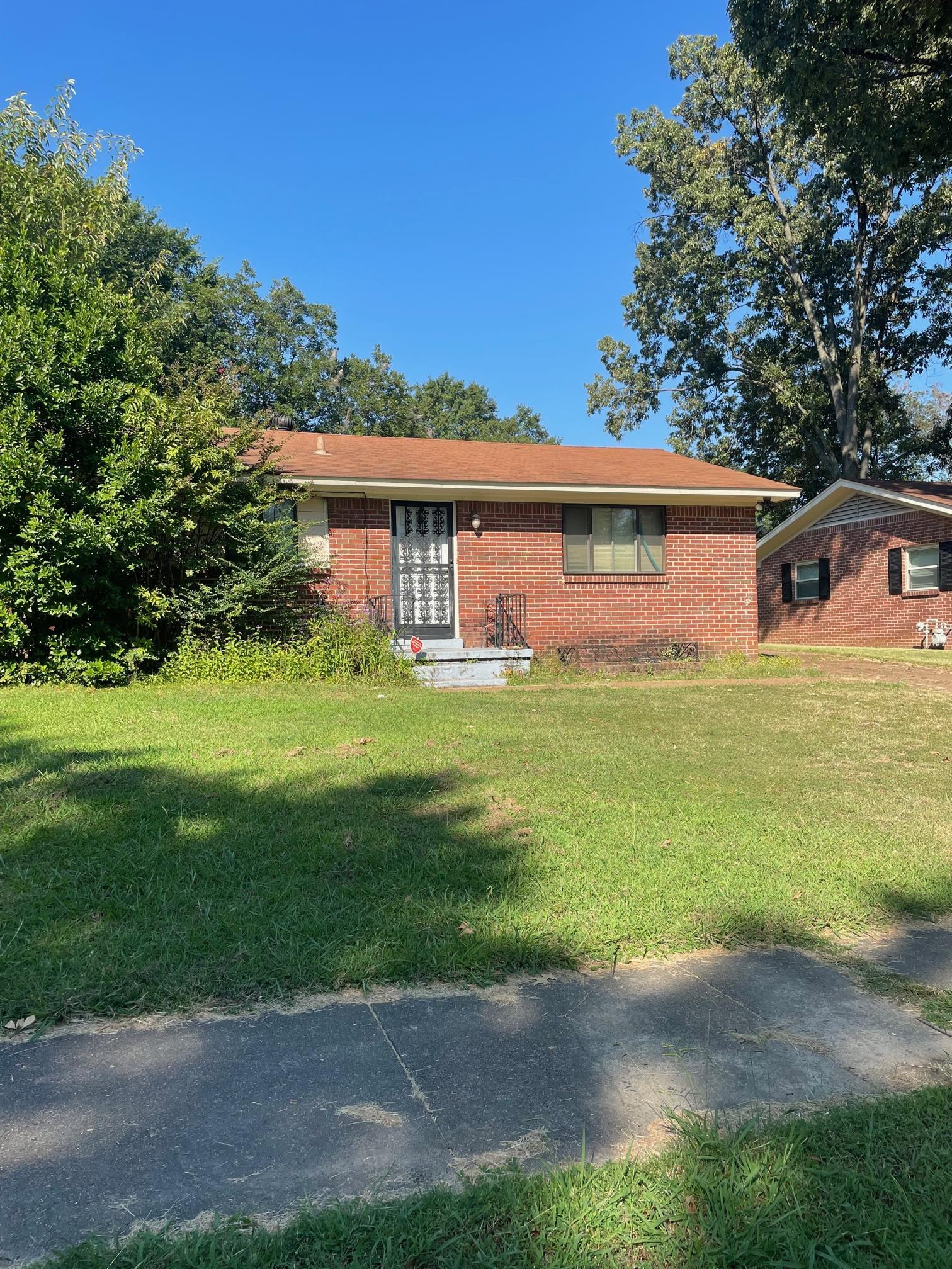 253 Montelo Road Memphis, TN 38120 - Photo 1 of 13 a view of a house with a yard