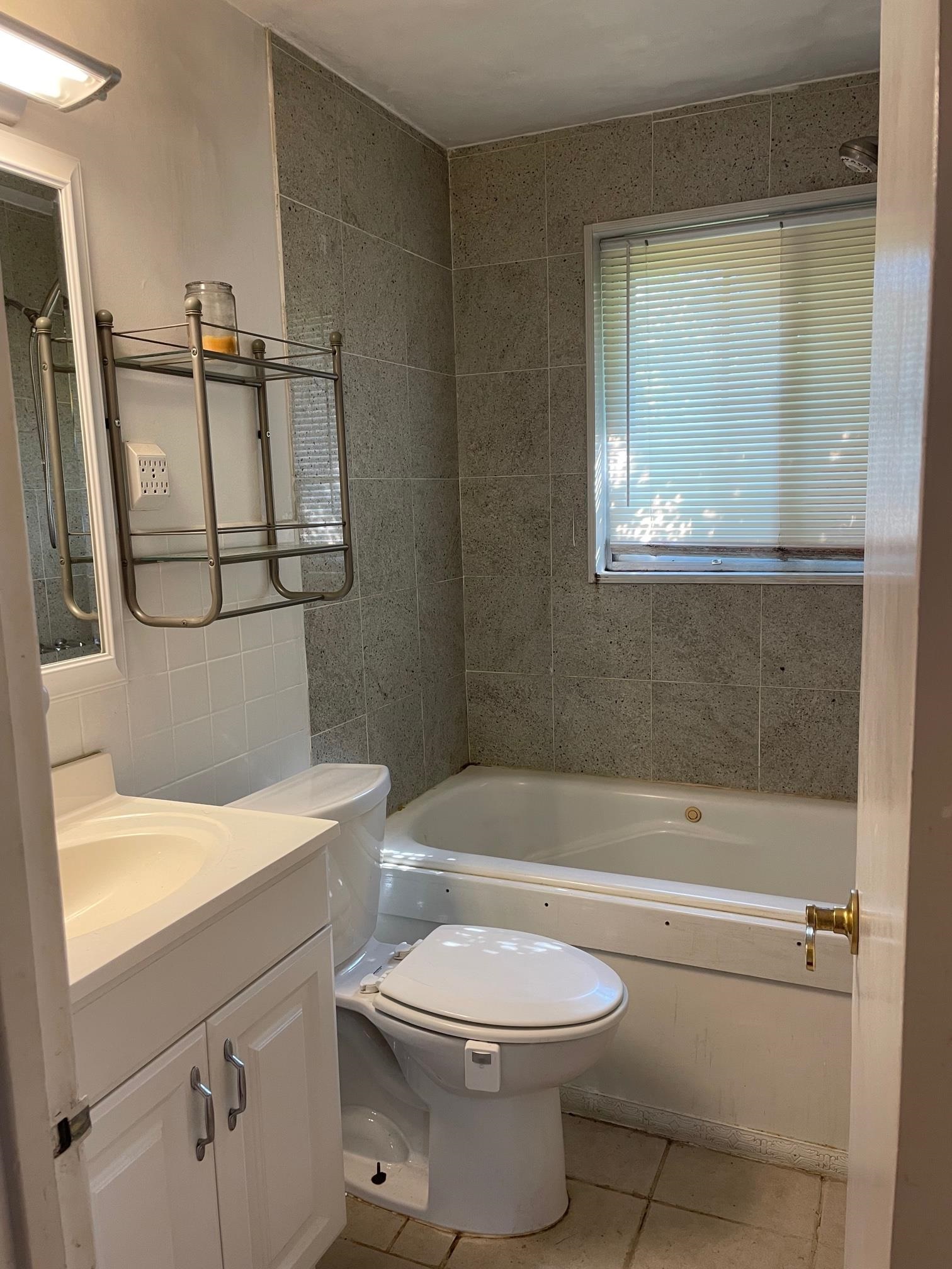 253 Montelo Road Memphis, TN 38120 - Photo 11 of 13 a bathroom with a toilet a sink and bathtub