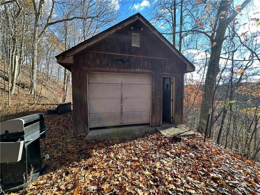 360 Lakewood Gardens Road New Castle, PA 16101 - Photo 2 of 10