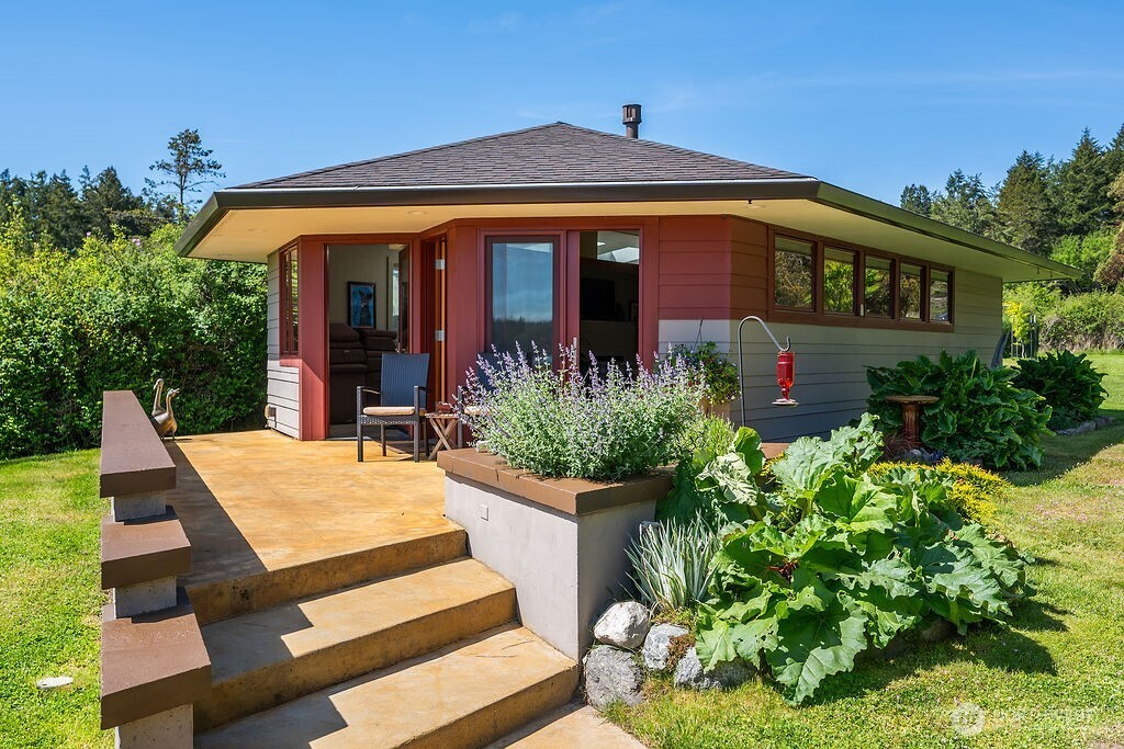 2000 Bayshore Road Lopez Island, WA 98261 - Photo 32 of 40 a front view of a house with garden