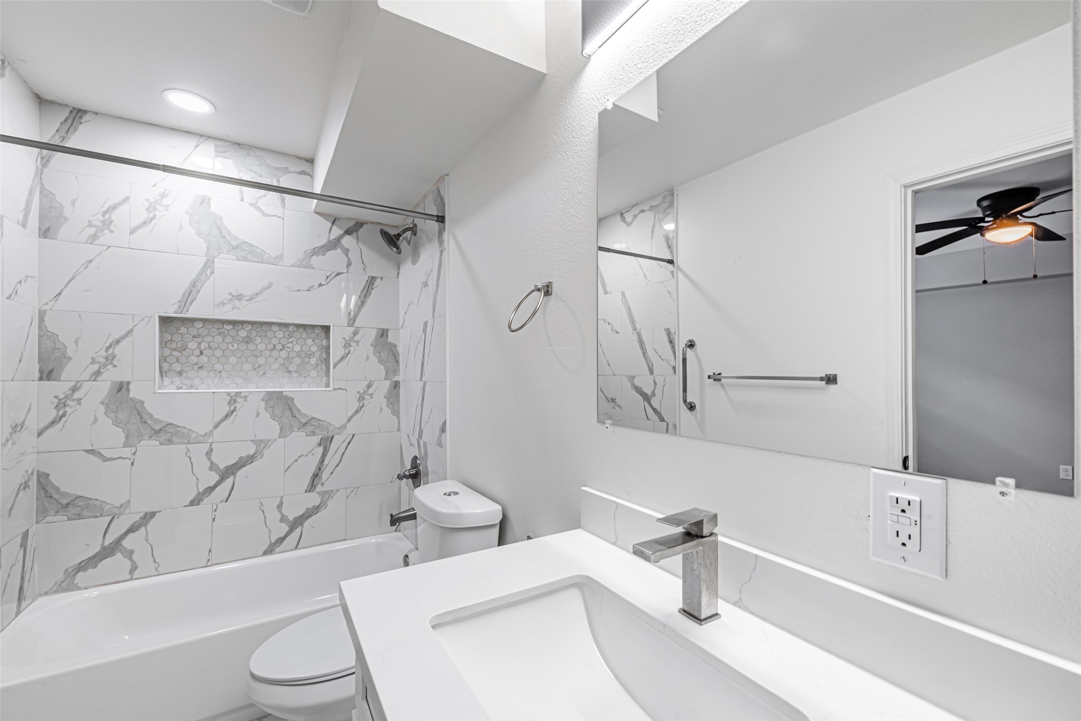 9711 Linkmeadow Lane, Unit 3 Houston, TX 77025 - Photo 7 of 30