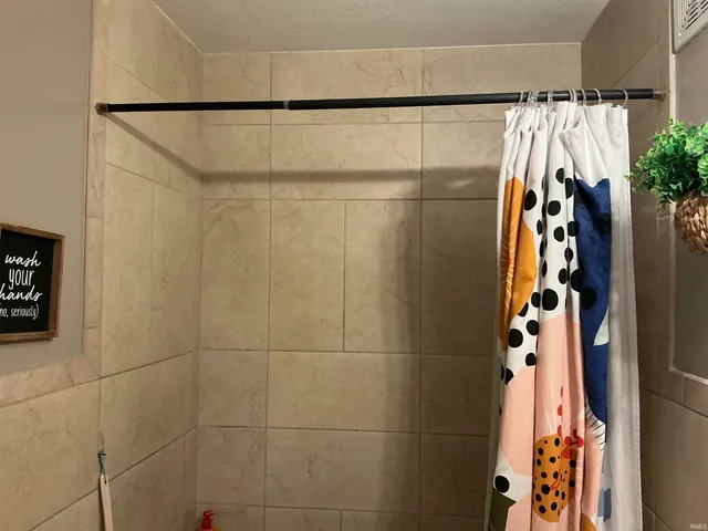 $164,900 | 307 West Mill Road, Evansville, IN 47710