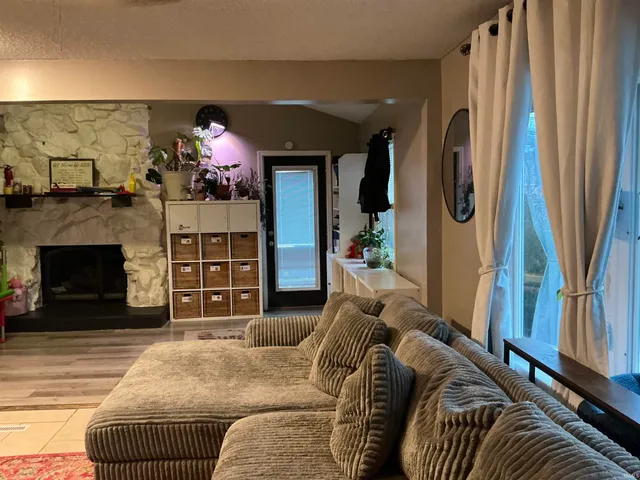 $164,900 | 307 West Mill Road, Evansville, IN 47710