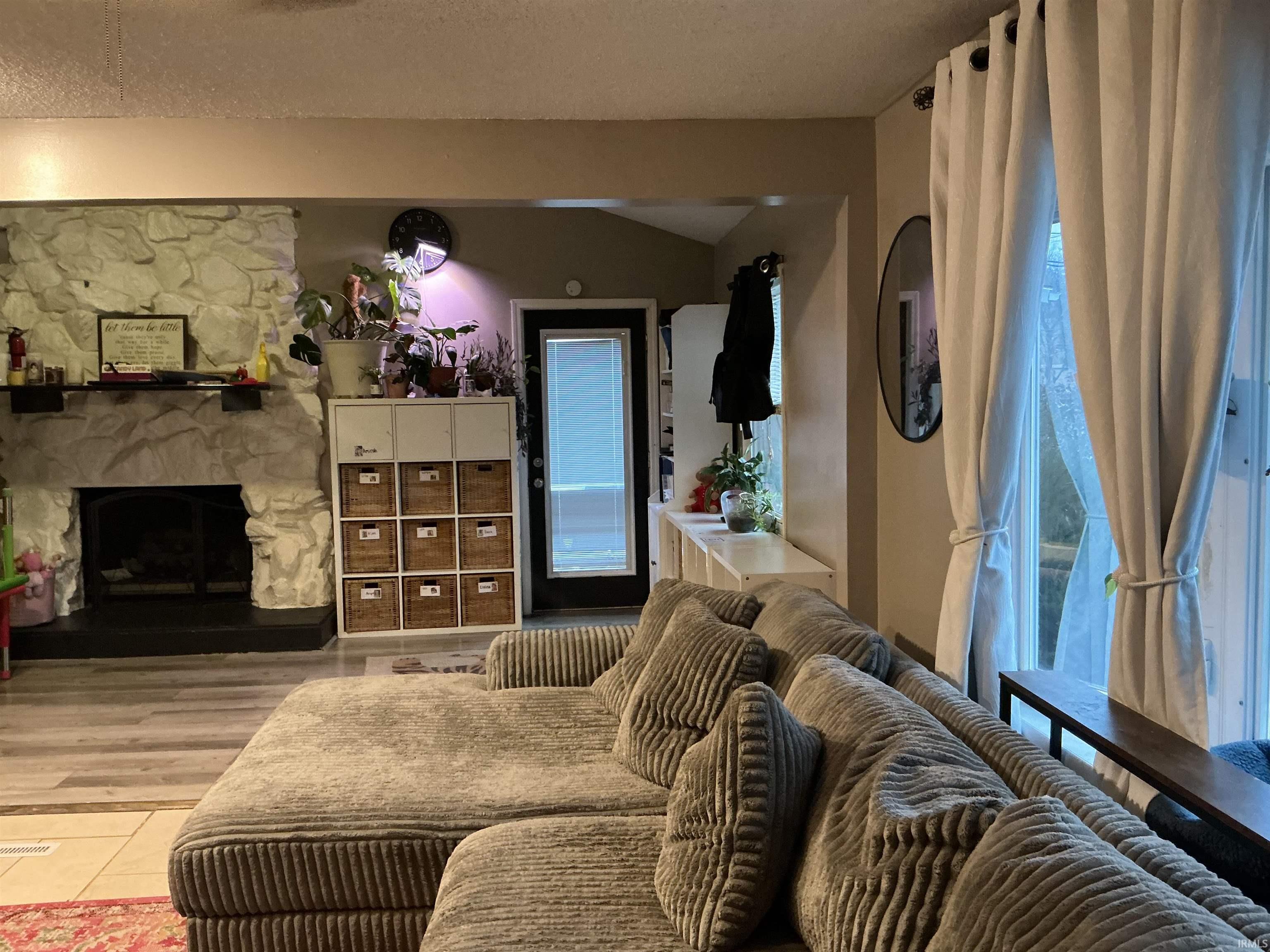 307 West Mill Road Evansville, IN 47710 - Photo 3 of 19