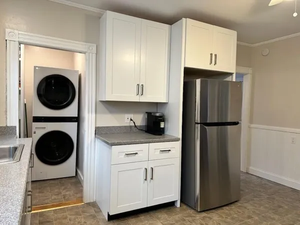 $3,000 | 44 Charles Street, Unit 1, Newport, RI 02840
