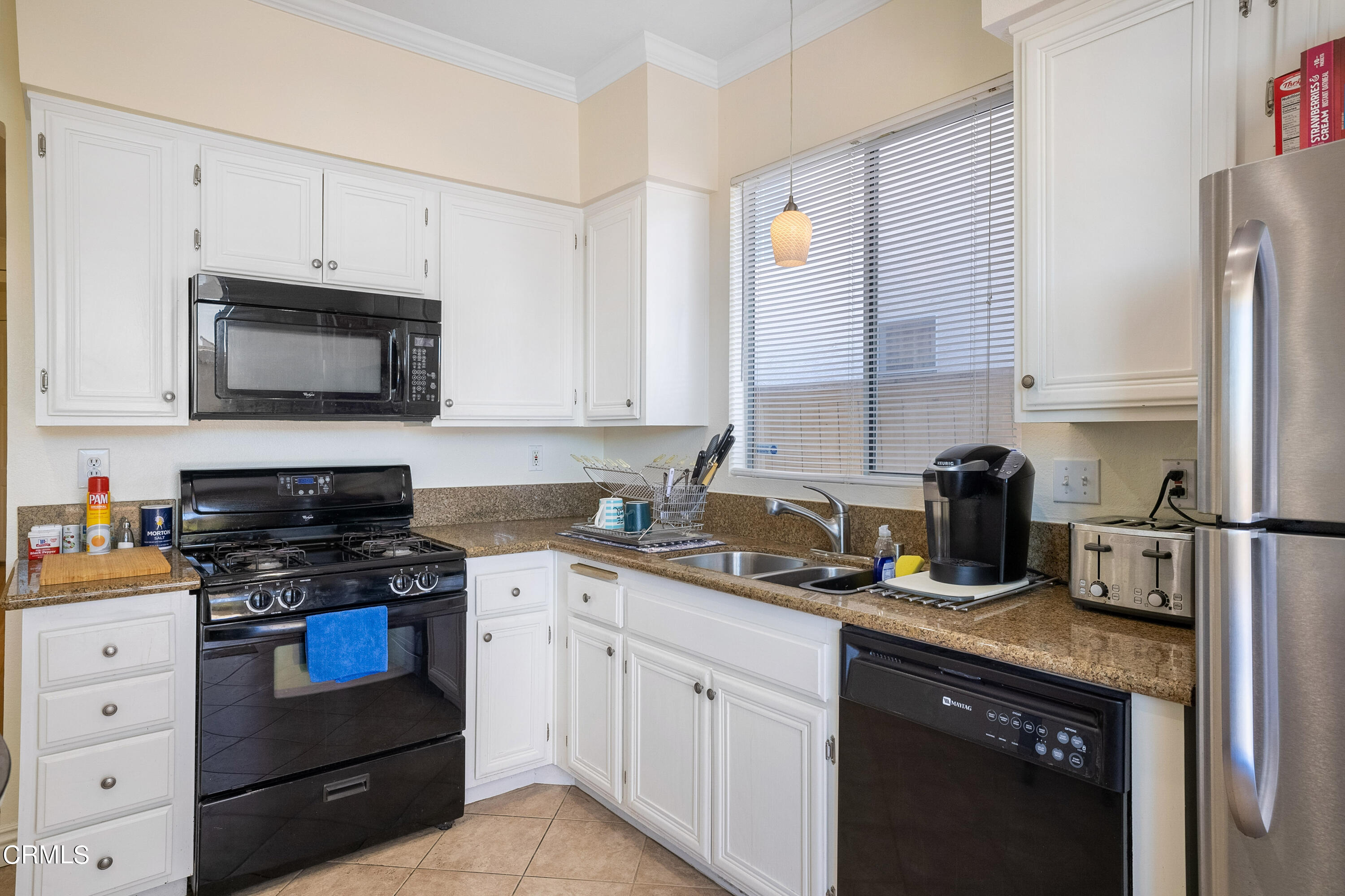 39573 June Road Temecula, CA 92591 - Photo 6 of 9 Kitchen 2