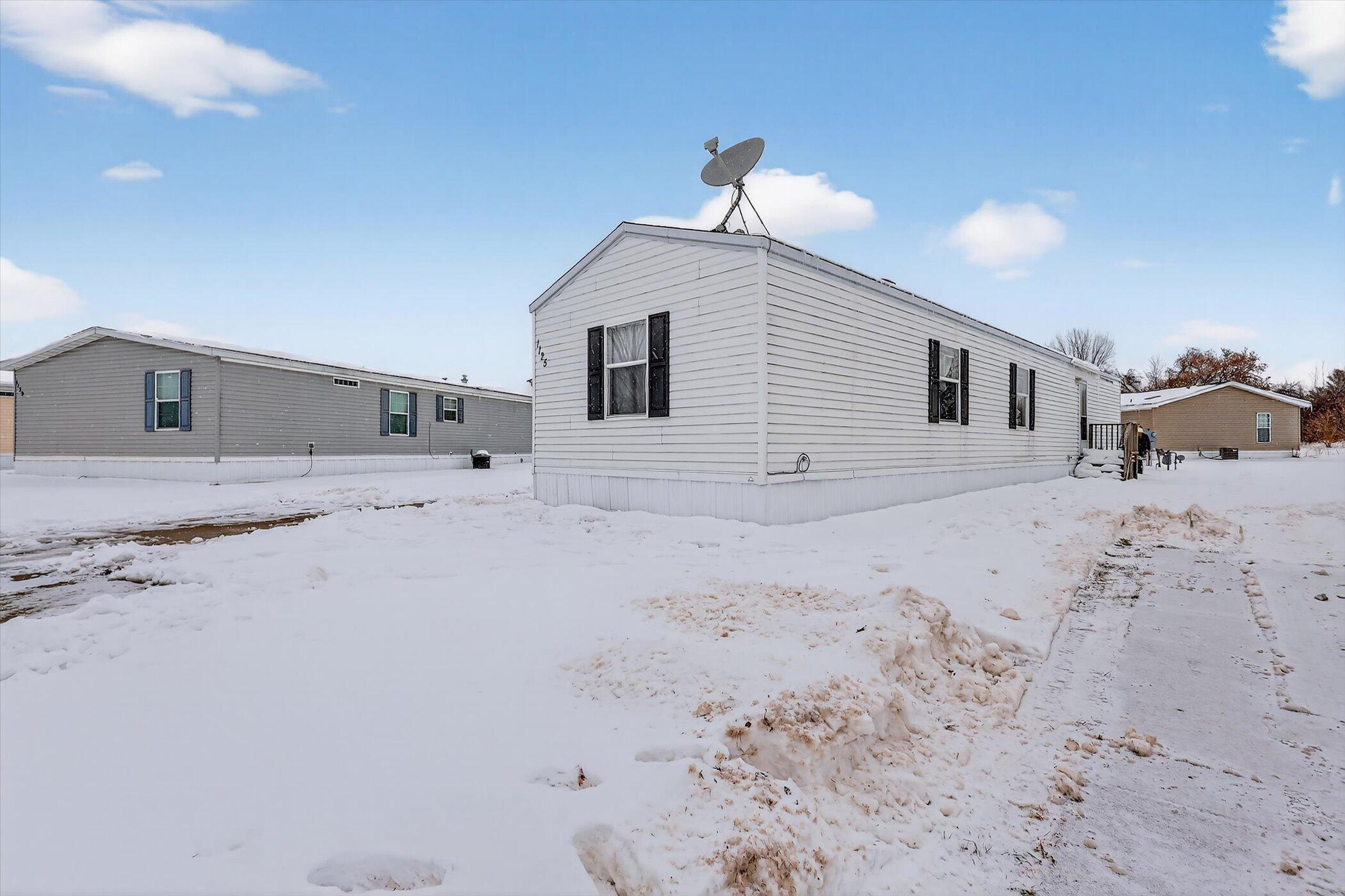 1125 Russell Street Wayland, MI 49348 - Photo 13 of 14 Side view