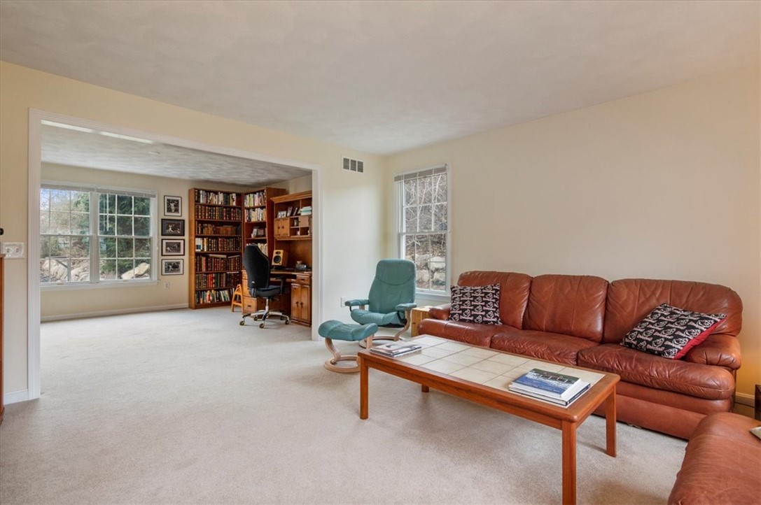 13 Wicklow Road Westerly, RI 02891 - Photo 10 of 46