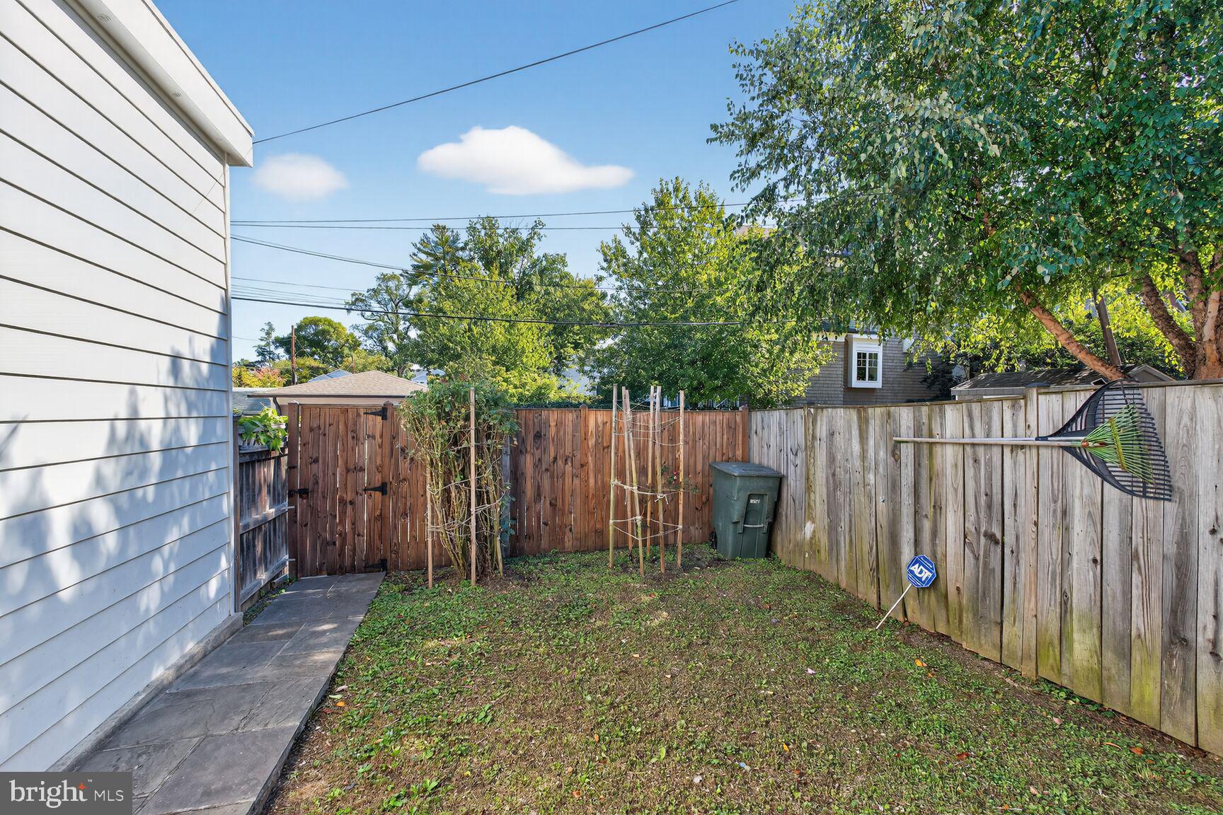 5235 43rd Street Northwest Washington, DC 20015 - Photo 10 of 11