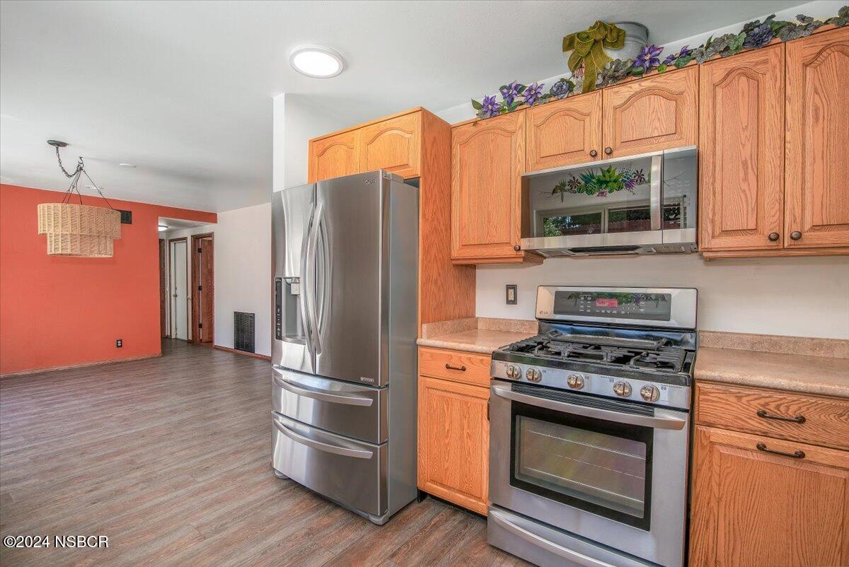 313 Somerset Place Lompoc, CA 93436 - Photo 14 of 59 13 kitchen