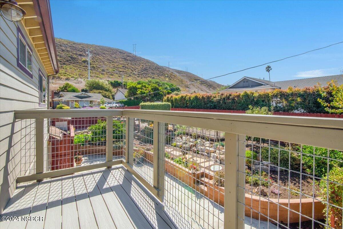 313 Somerset Place Lompoc, CA 93436 - Photo 33 of 59 31 deck off bedrrom