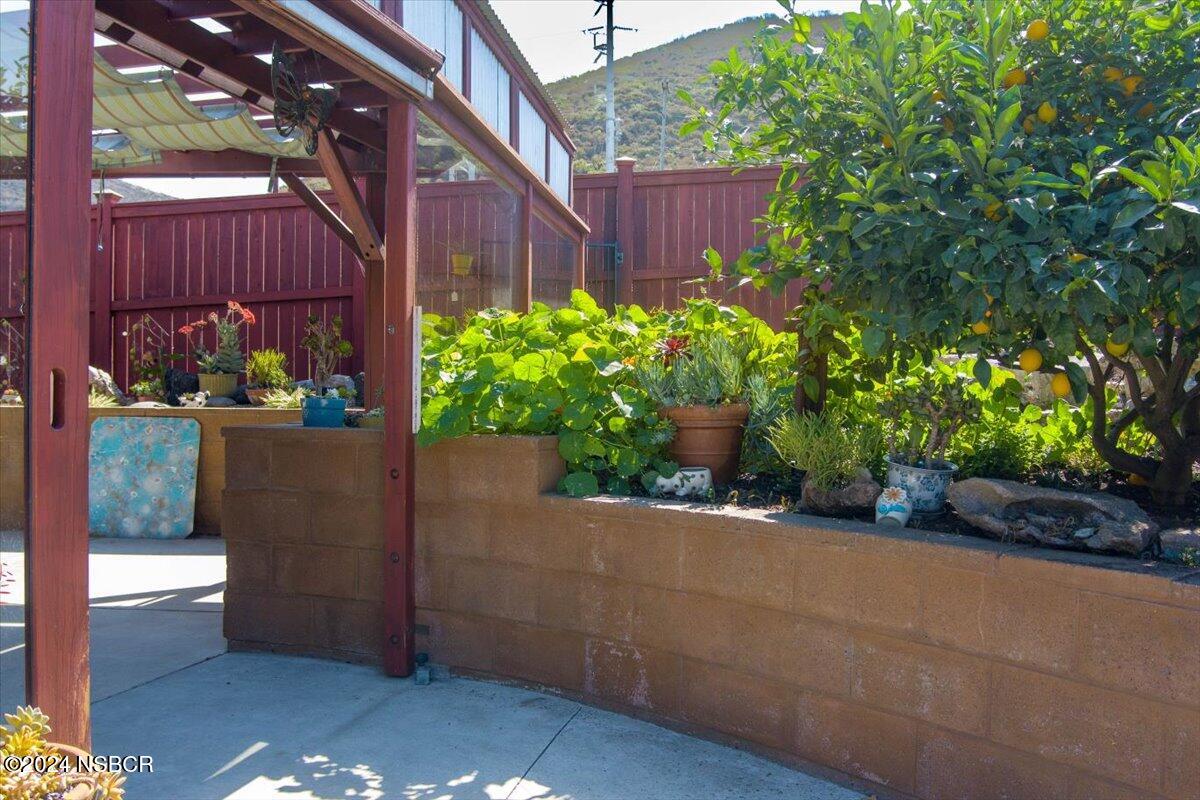 313 Somerset Place Lompoc, CA 93436 - Photo 40 of 59 35 Back yard