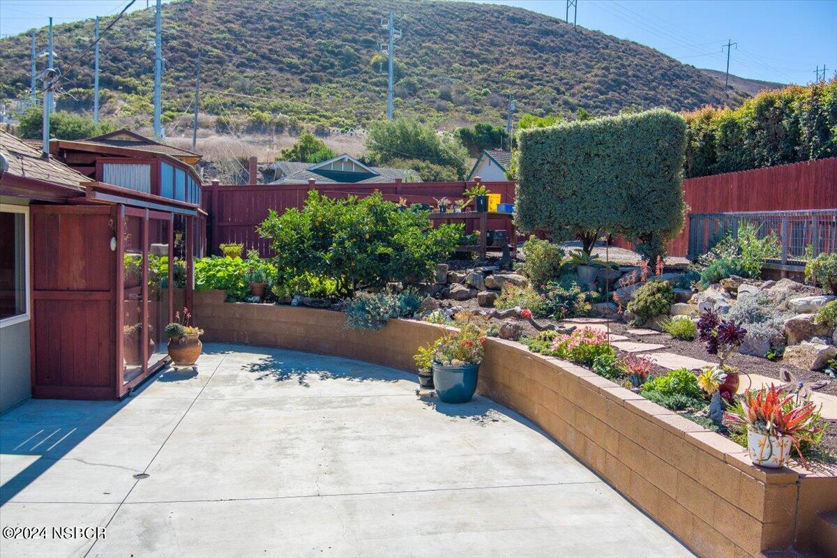 313 Somerset Place Lompoc, CA 93436 - Photo 41 of 59 36 back yard