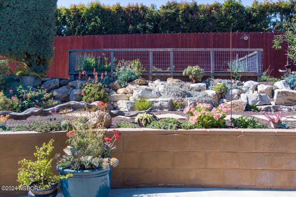 313 Somerset Place Lompoc, CA 93436 - Photo 42 of 59 37 backyard