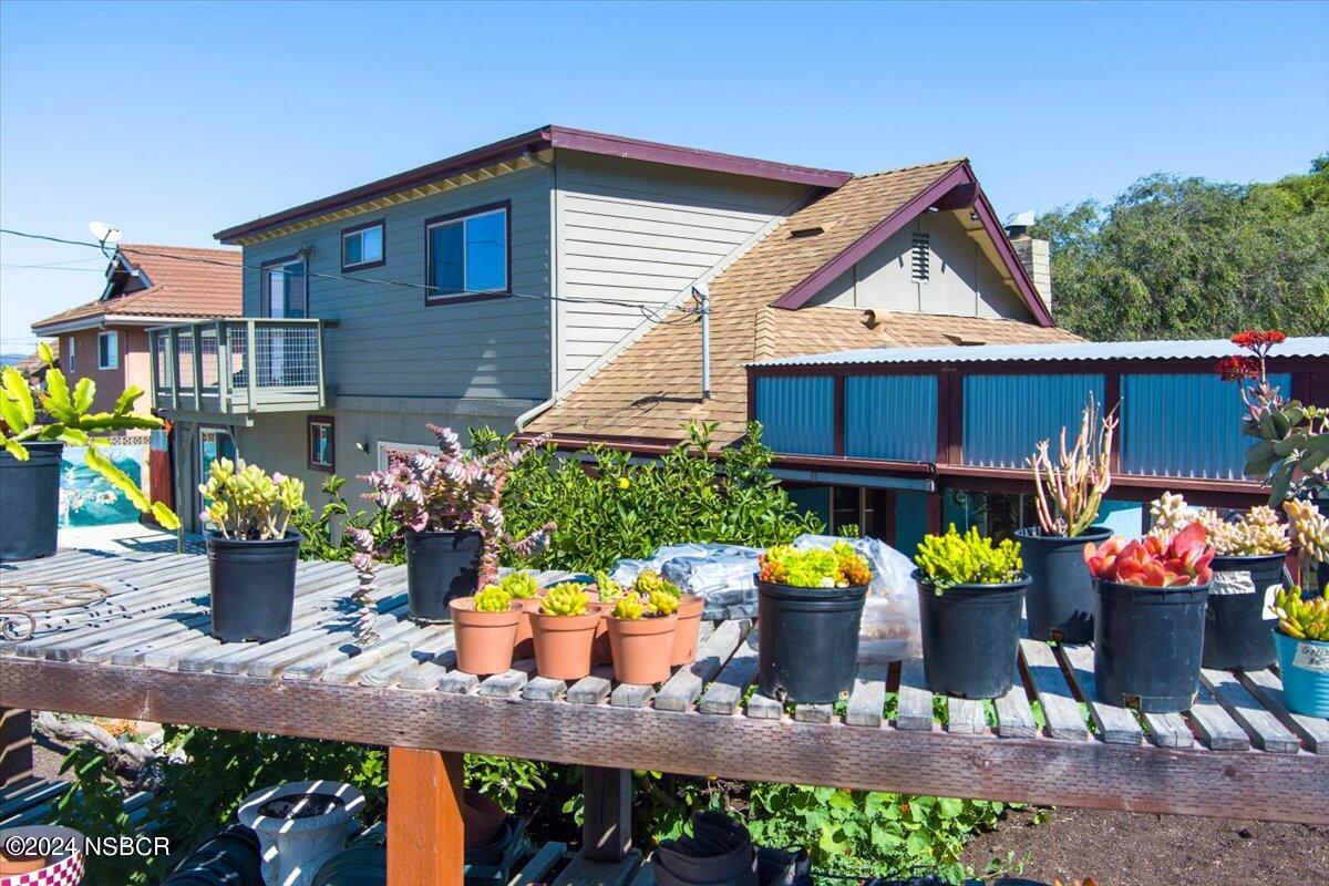 313 Somerset Place Lompoc, CA 93436 - Photo 45 of 59 40 backyard