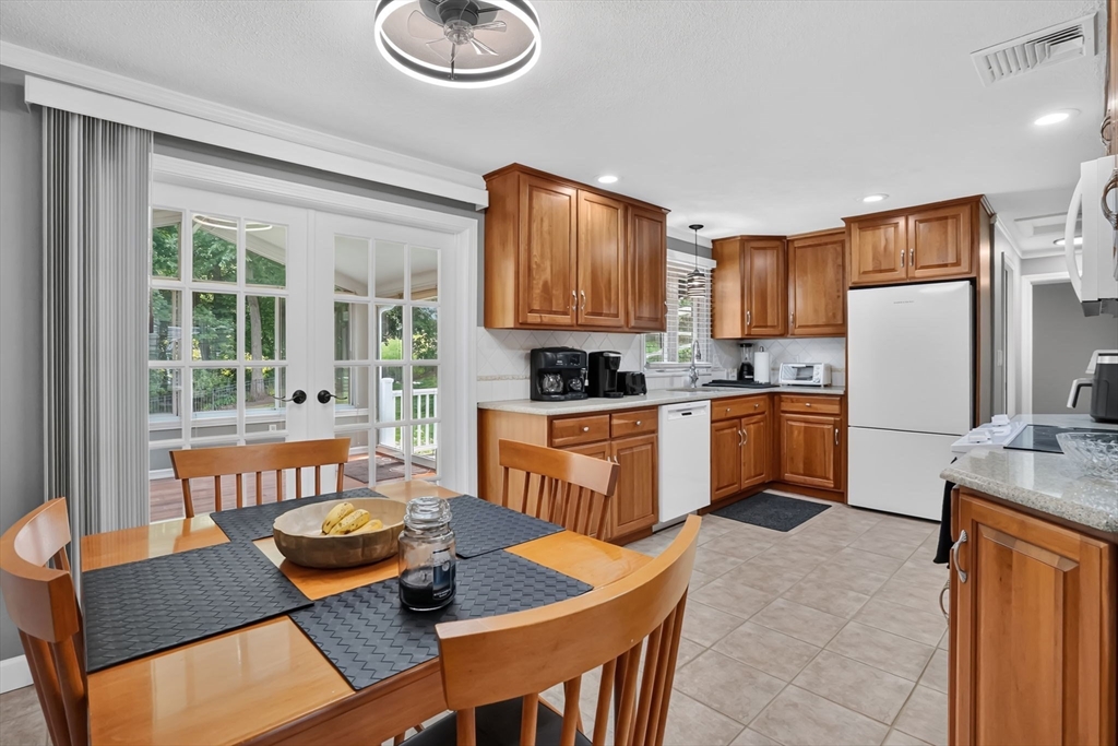 125 East Allen Ridge Road Springfield, MA 01118 - Photo 8 of 42