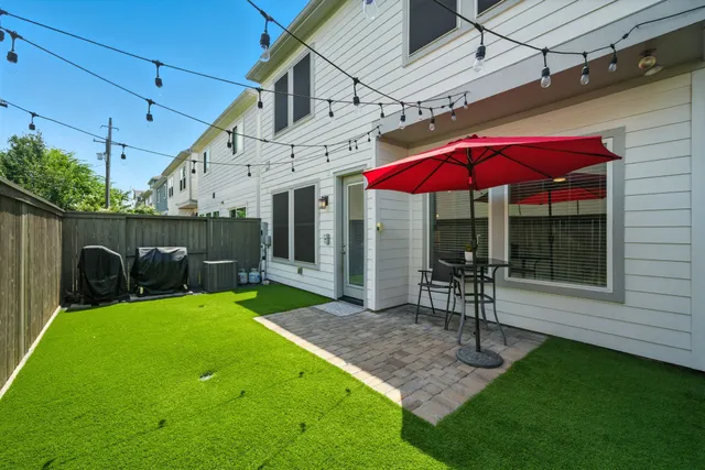 a view of a house with backyard and porch
