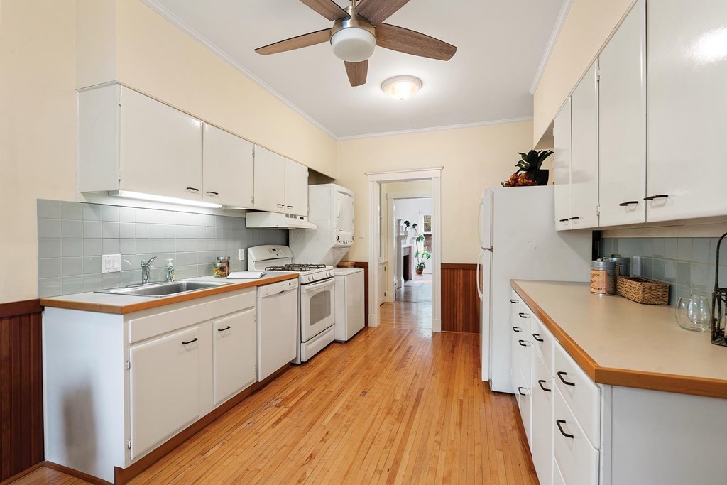 48 Kilsyth Road, Unit 1 Brookline, MA 02445 - Photo 8 of 14