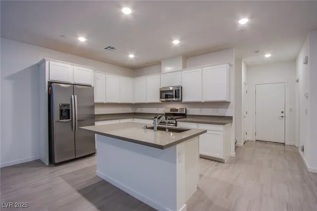 $2,100 | 139 Aqua Commons Lane, Henderson, NV 89015