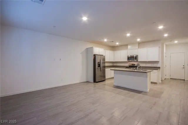 $2,100 | 139 Aqua Commons Lane, Henderson, NV 89015