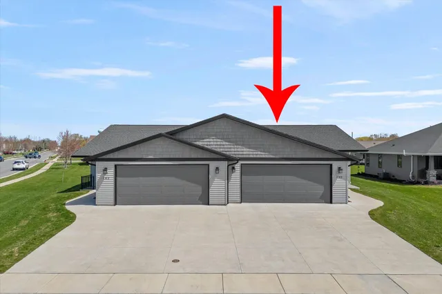 $354,900 | 140 Sunrise Court, Cedar Grove, WI 53013