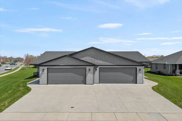 $354,900 | 140 Sunrise Court, Cedar Grove, WI 53013