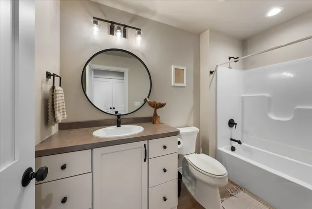 $354,900 | 140 Sunrise Court, Cedar Grove, WI 53013