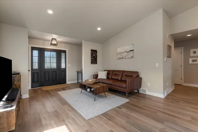 $354,900 | 140 Sunrise Court, Cedar Grove, WI 53013