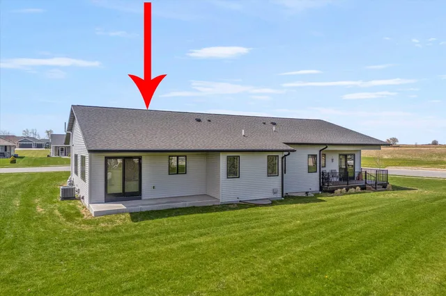 $354,900 | 140 Sunrise Court, Cedar Grove, WI 53013