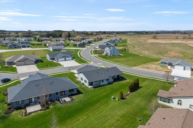 $354,900 | 140 Sunrise Court, Cedar Grove, WI 53013