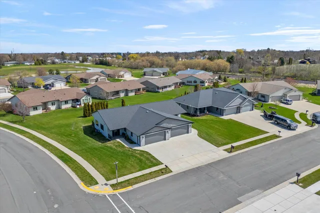 $354,900 | 140 Sunrise Court, Cedar Grove, WI 53013
