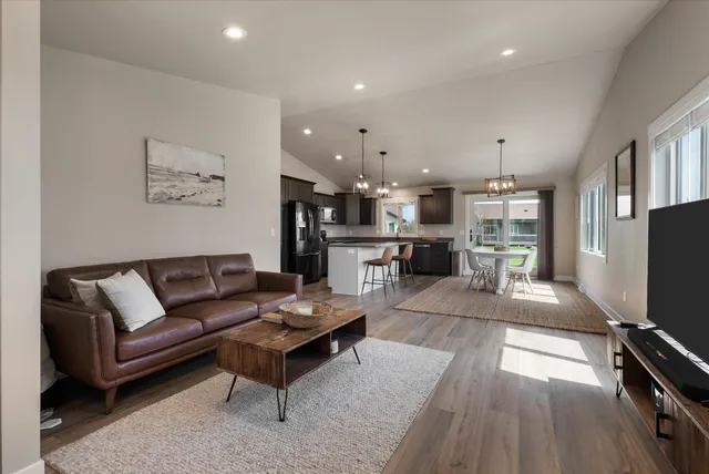 $354,900 | 140 Sunrise Court, Cedar Grove, WI 53013