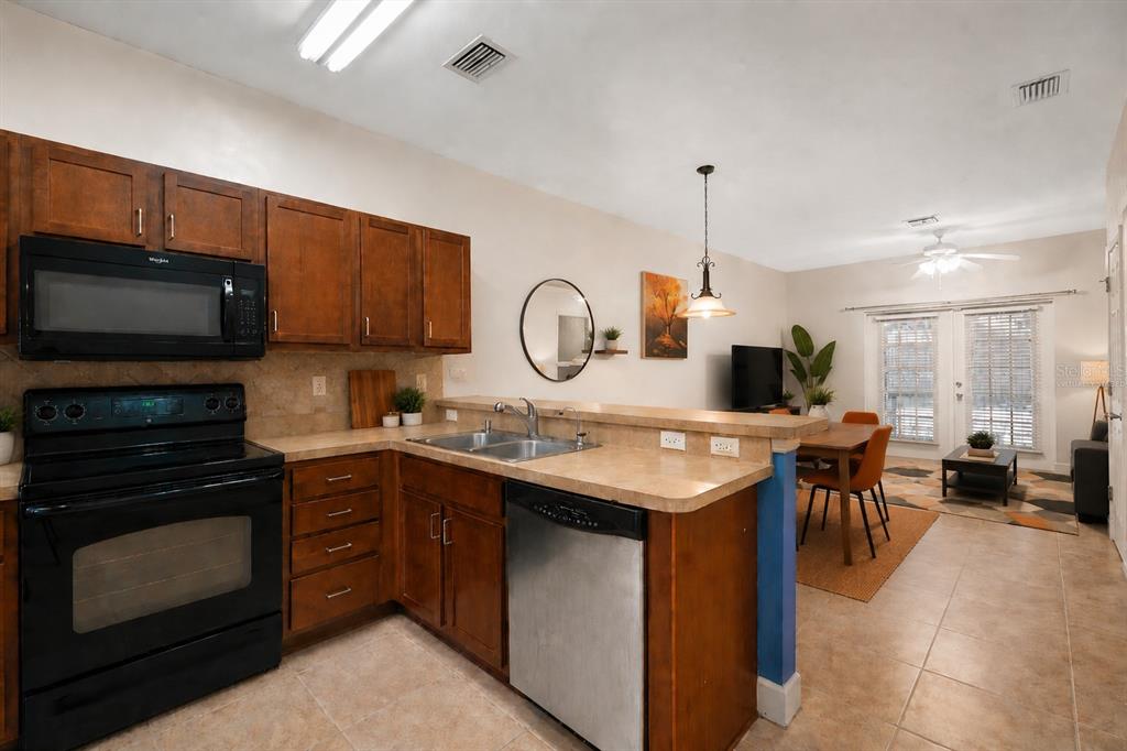 2945 Southwest 35th Place, Unit 137 Gainesville, FL 32608 - Photo 6 of 41