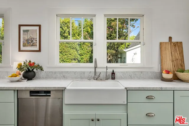 $7,500 | 234 North Ridgewood Place, Los Angeles, CA 90004